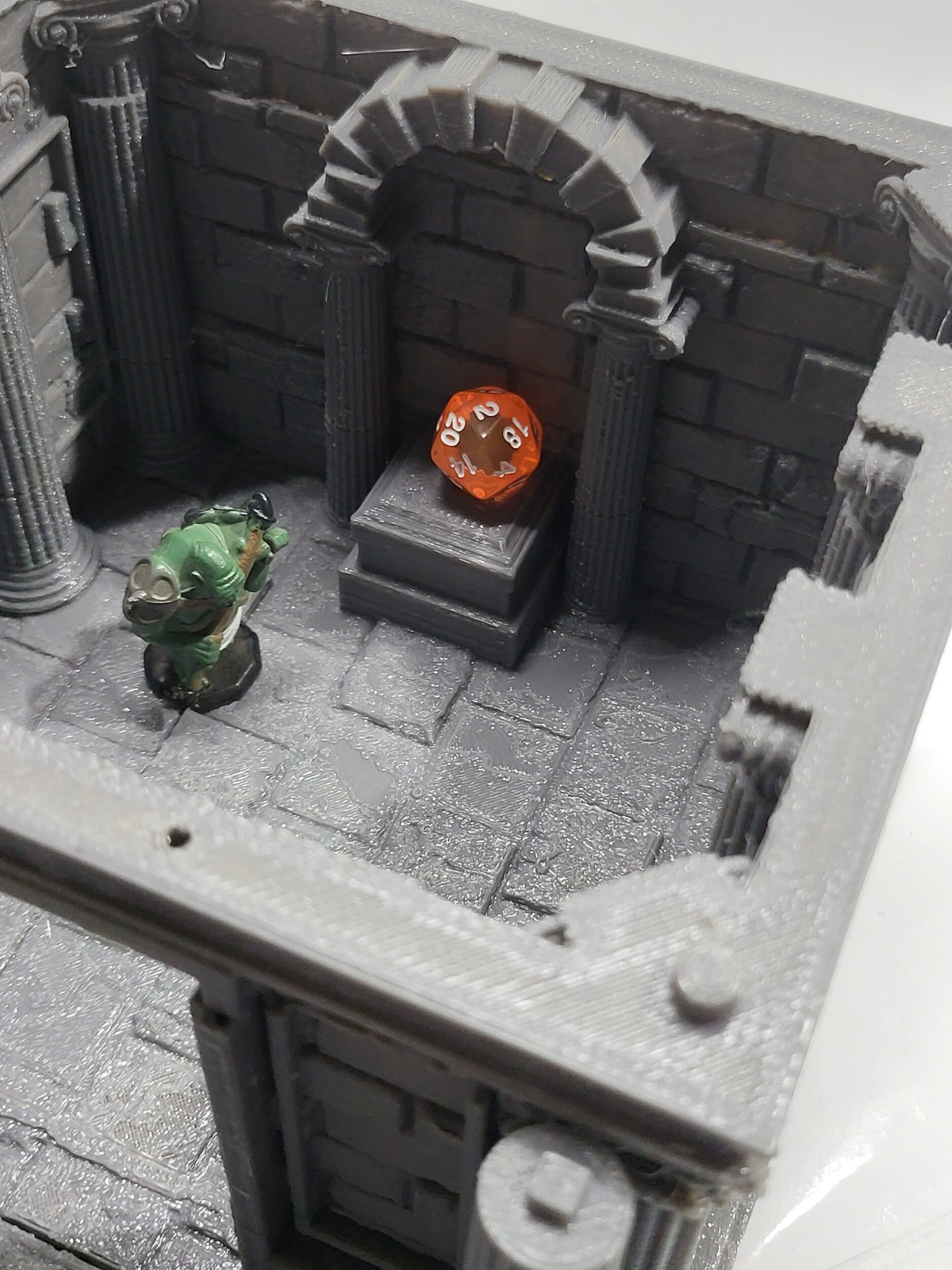 DnD Miniature, 40k Terrain, Train Terrain, Tabletop Town, Tabletop Game, Dnd Table, DND Terrain, DND Miniatures, gaming terrain, 28mm Terrain, Briarwood, Gate and walls, gatehouse, gate, walls, dnd, temple, greek