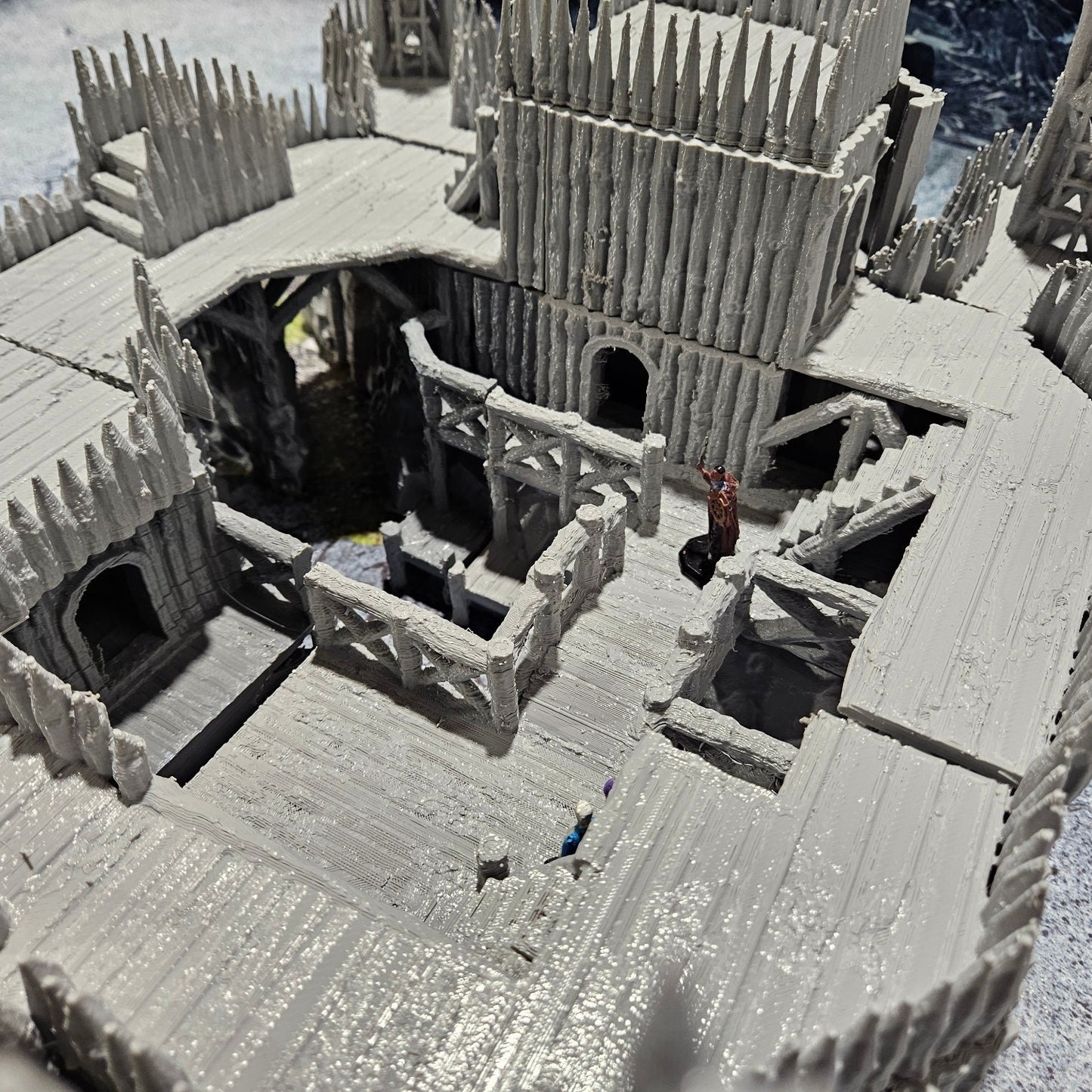 This fortress is the ultimate defense for the King of the North, three levels of play and five towers boasting exceptional defensive capabilities. With its open village setting, large battlement areas and unparalleled visibility