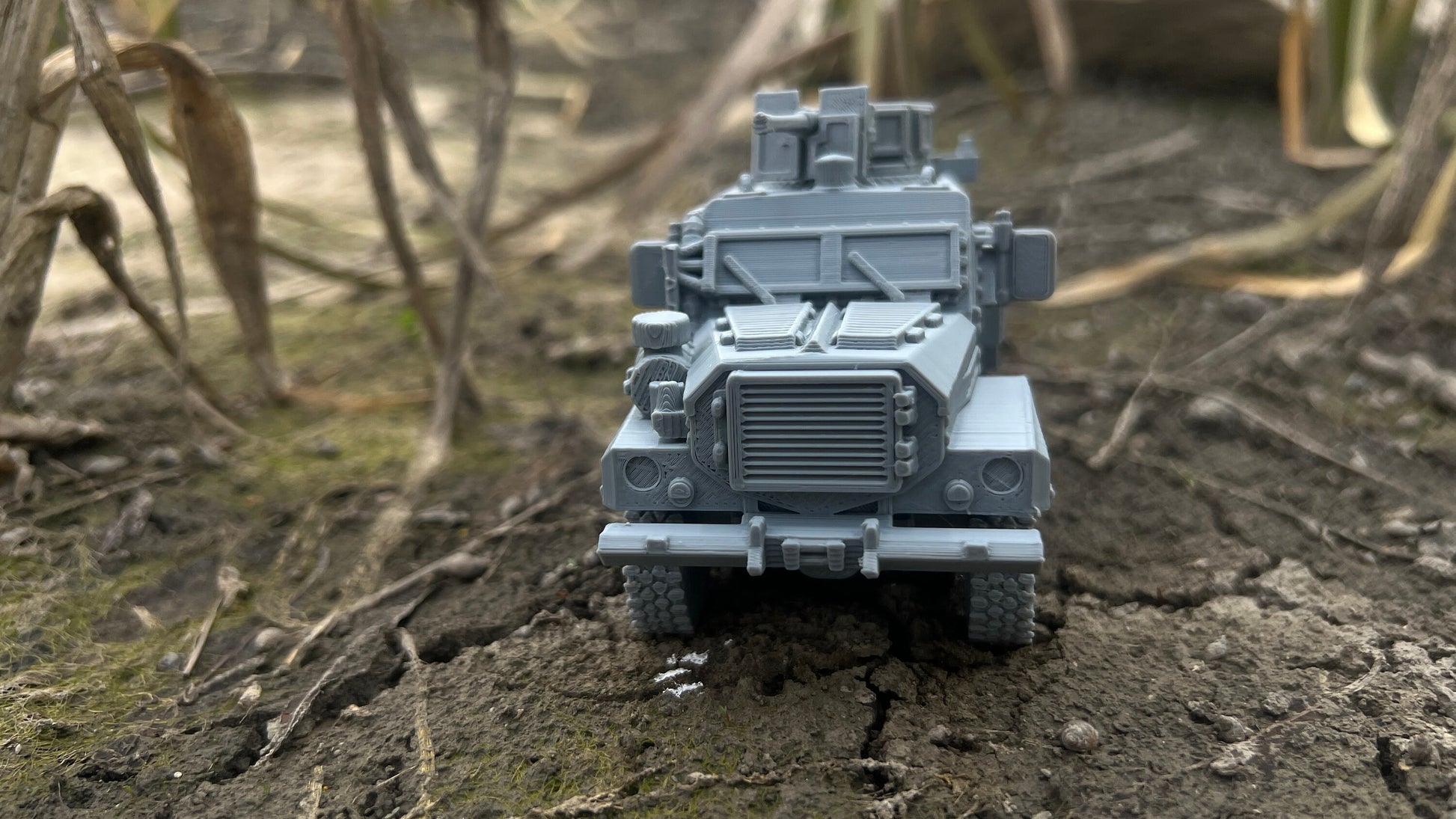 Cougar MRAP 4x4: Modern Military Armored Vehicle for Model Railroading, and Wargaming, Op Boards